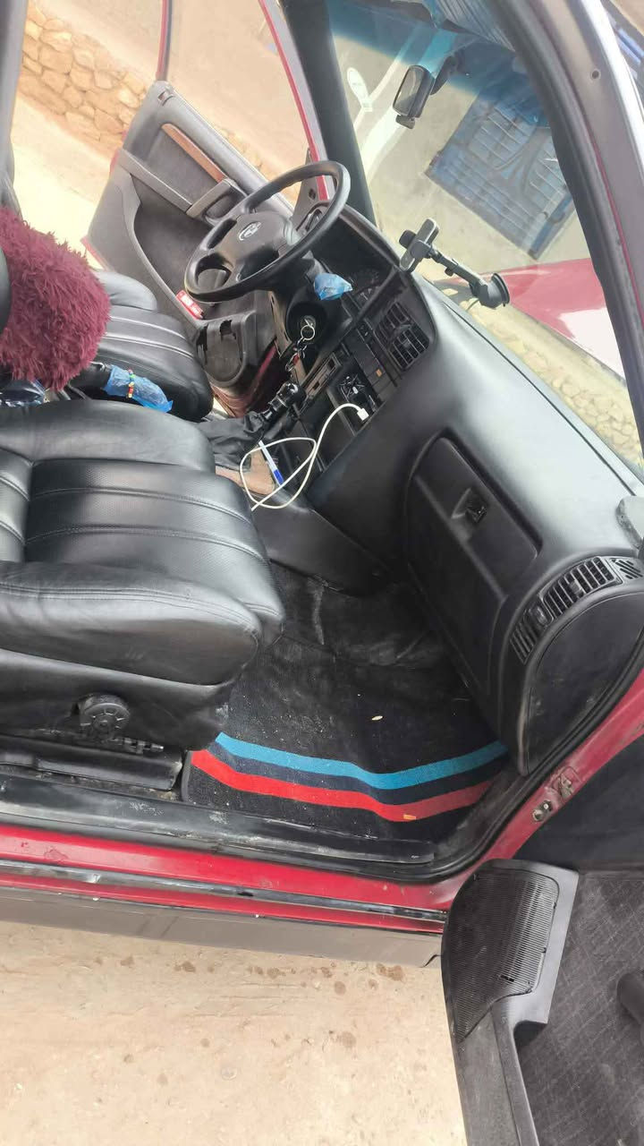 سلام عليكم اوميكا موديل1992للبيع نضيف 1/1كير عادي محرك20بلادي 2000ترايك وين ماتريد مكفوله من ضربه سياره مال جناي متعوب عليه لسعر 45وبيها مجال للشراي رقم الهاتف *********** كركوك, العراق
