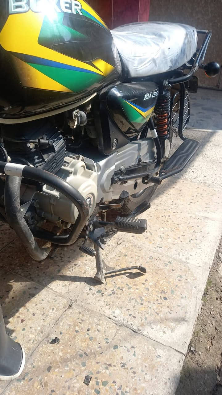 السلام عليكم دراجه بوكسر للبيع 2021 دراجه بدون اوراق بيه لاستيك ولف دخانه خفيفه كهربائيات سلف اشاير كله كامل مكمل مكينه خرسه شرط شلعه ومعدل لايت زنون مكاني بغداد حي الجهاد السعر 800 

*********** بغداد, العراق
