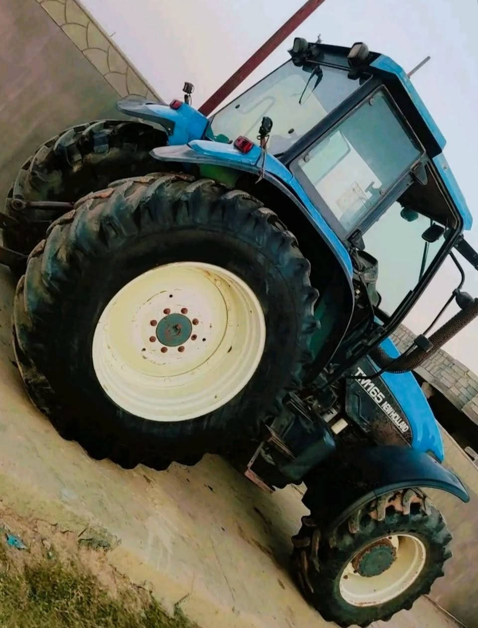 نيوهولند TM 165 بسعر مناسب
مع المعدات
 دسك ترموز تركي  28
فدان البير خماسي تركي
طابعة تركي اوزدمان ٢٤
مرشة مبيدات 
الجاد بالشراء يتصل او يراسلني خاص
