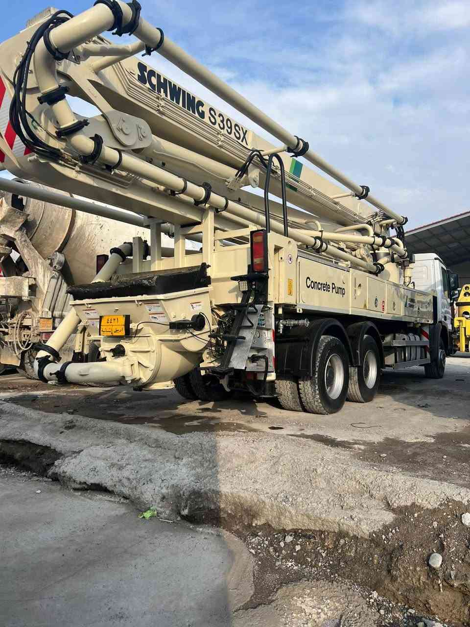 السلام عليكم 
بمات عدد2 موديل 2005 39متر شوينك دبل مضخه شوط طويل كير كهربائي رقم اربيل تحويل نفس اليوم بمات نفس الموديل والمواصفات الواحد سعره 14شده وبي مجال 
***********
***********
***********
