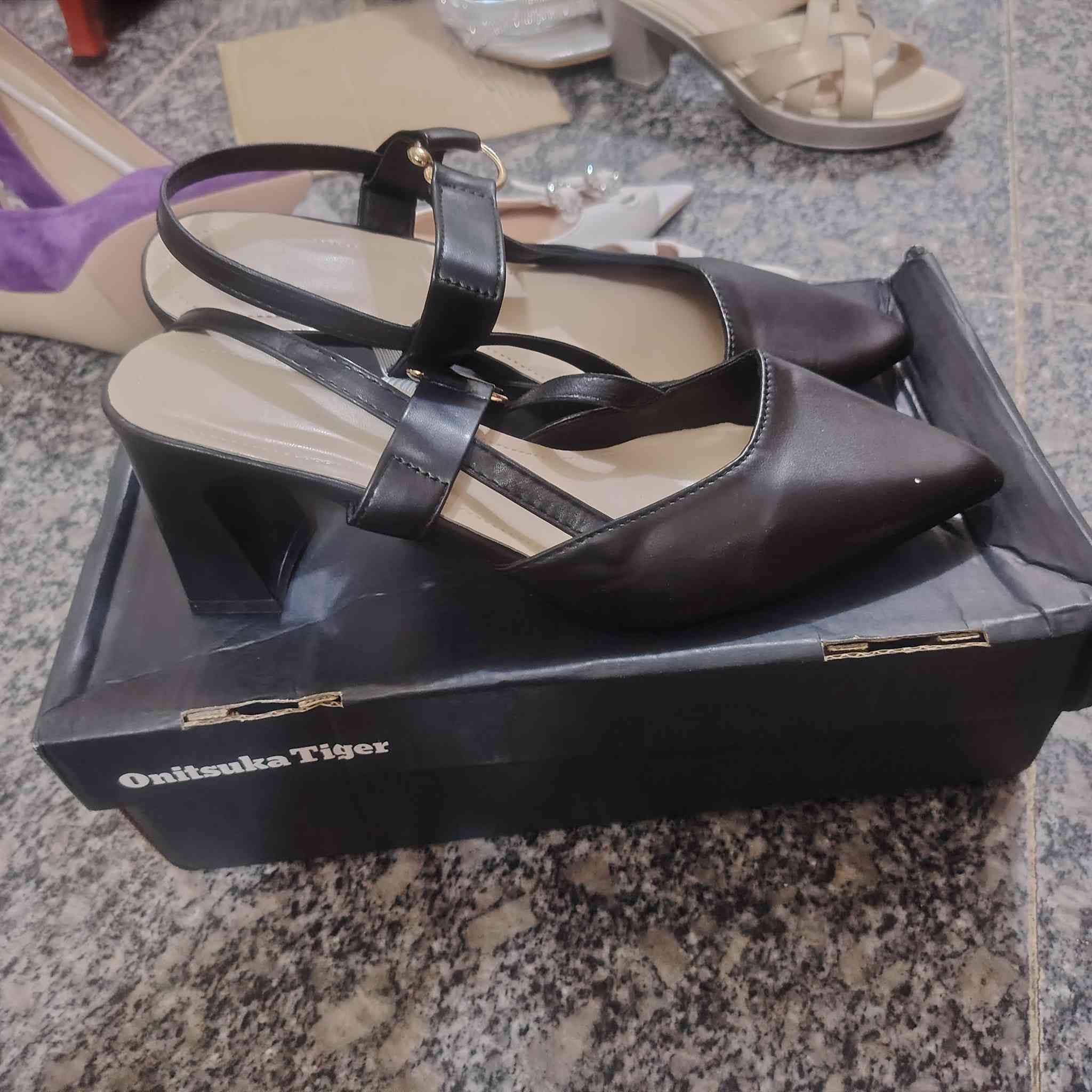 سعر القطعه ب 10 توصيل موجود


**إذا كنت صاحب هذا الإعلان وتريد حذفه لأي سبب، رجاءا أرسل رسالة إلى الدعم الفني**