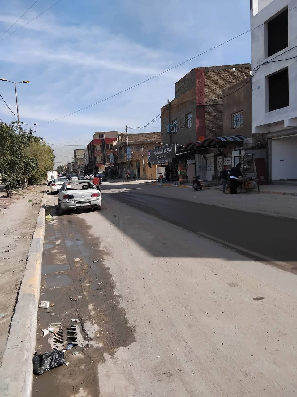 سلام عليكم بنايه للايجار ط ارضي مساحه ٢٠٠م ٥محلات مفتوحه  مع وجود صحيات  بغداد الحريه الثالثه شارع المسعودي اي شارع المعارض  واي استفسار  ***********
