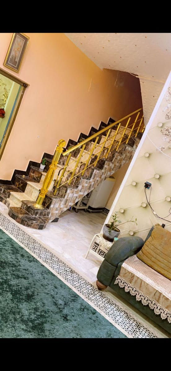 للبيع للبيع
#دار في منطقة موسى الكاظم
#طابقين مسلح 
#المساحة 200 متر 
الطابق الارضي يحتوي على 
غرفتين وصالة ومطبخ وبراني ومجمع صحيات عدد 2 
#يحتوي الطابق الثاني على
غرف عدد 3 وصالة ومخزن وصحيات 
البيت كامل وكل نقص مابي وصور للواجهة موجودة فقط راسلني خاص 
للاستفسار او كثر مراسلتنا على الخاص او الاتصال على الأرقام التالية أو مراجعة مكتبنا 
مكتب الفخامة للعقارات في السماوة 
الواقع في منطقة الحكم قرب مكتب العصائب القديم ومقابل باب متنزه الزهور
***********
***********
***********
