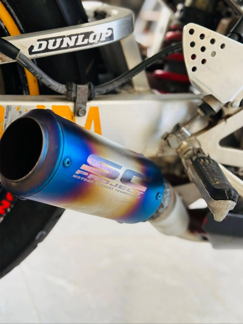 🎬 السلام عليكم  هوندا (CBR 919 ‘(R السرعه 300  الموديل 2005  اوراق كامله  الدراجه جديده جديده  محرك مكفول  عقل مبرمج طلقات  باتري جديد  كهربائيات كامله  عليها اكزوز من ارفخم الاكزوزات. SC منضومه زينون اماميه  تخم اشاير ابو اللد  عدادات كلها شغاله  زوج تايرات جدد  بريكات امامي خلفي مضبوط بلكات NGK تخم  مري بلاديه كاربون فايبر جدد  مكانها الانبار  السعر خاص للاستفسار *********** واتساب
