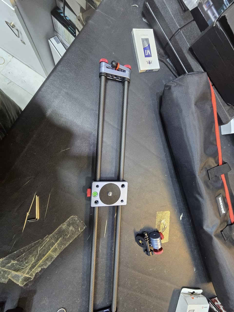 السلام عليكم
سلايد للكامره
كاربون فايبر 
الي يفيده ينطي سعر طيب وبالعافيه


**إذا كنت صاحب هذا الإعلان وتريد حذفه لأي سبب، رجاءا أرسل رسالة إلى الدعم الفني**