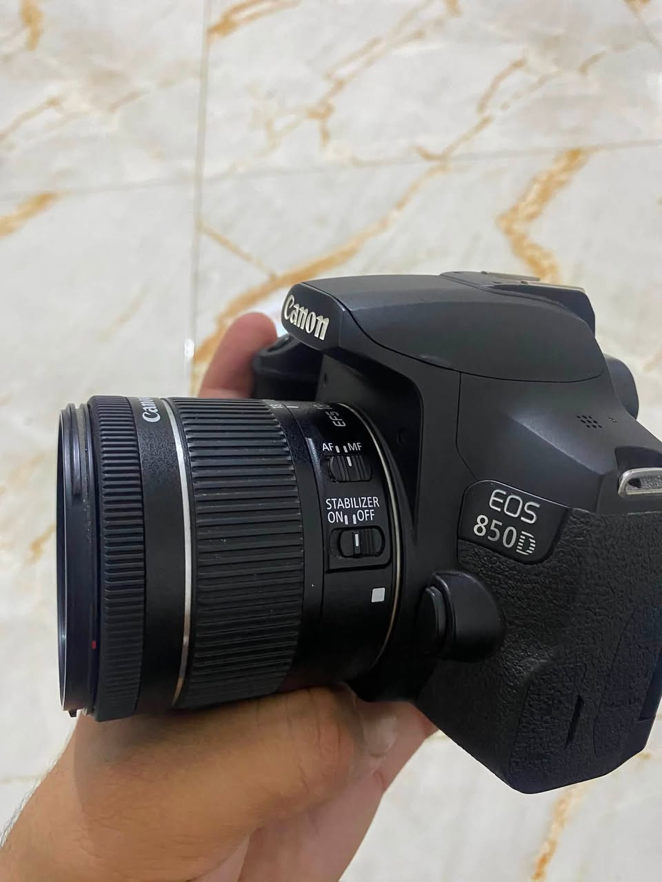 للبيع:

📸 كاميرا Canon 850D
🎥 مثبت Zhiyun Weebill 2 (رونين)
🔹 عدسة 18-55
🔹 عدسة 50mm بفتحة f/1.8
🔹 عدسة 55-250 Macro 1.1m / 3.6ft

المعدة بحالة ممتازة وتعمل بكفاءة عالية، مناسبة للتصوير الفوتوغرافي وصناعة المحتوى وتصوير الفيديو.

للاستفسار ومعرفة السعر يرجى التواصل على الخاص.


**إذا كنت صاحب هذا الإعلان وتريد حذفه لأي سبب، رجاءا أرسل رسالة إلى الدعم الفني**