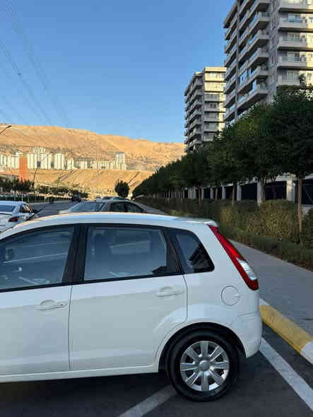 فۆرد فیگۆ ۲٠۱٤ نیڤا 
فۆرد فیگۆ مۆدێل ۲٠۱٤ 
سفری شەریکەی نیڤا ✅
گێڕ ئۆتۆماتیک 
دوو جام کارەبا 
سپی بەفری 
گێر و مەکینەی بەشەرت نەکراوەتەوە
پارچە و پەڵەیکی بۆیاخە بێ ناوگرتن  
۸٥ هەزار کم ڕۆشتوە  
هەموو گیانی بەشەرت 
سعر ۸٦ گەڵا و مەجالێکی کەم 
لە سلێمانیم 
0771 709 2020
