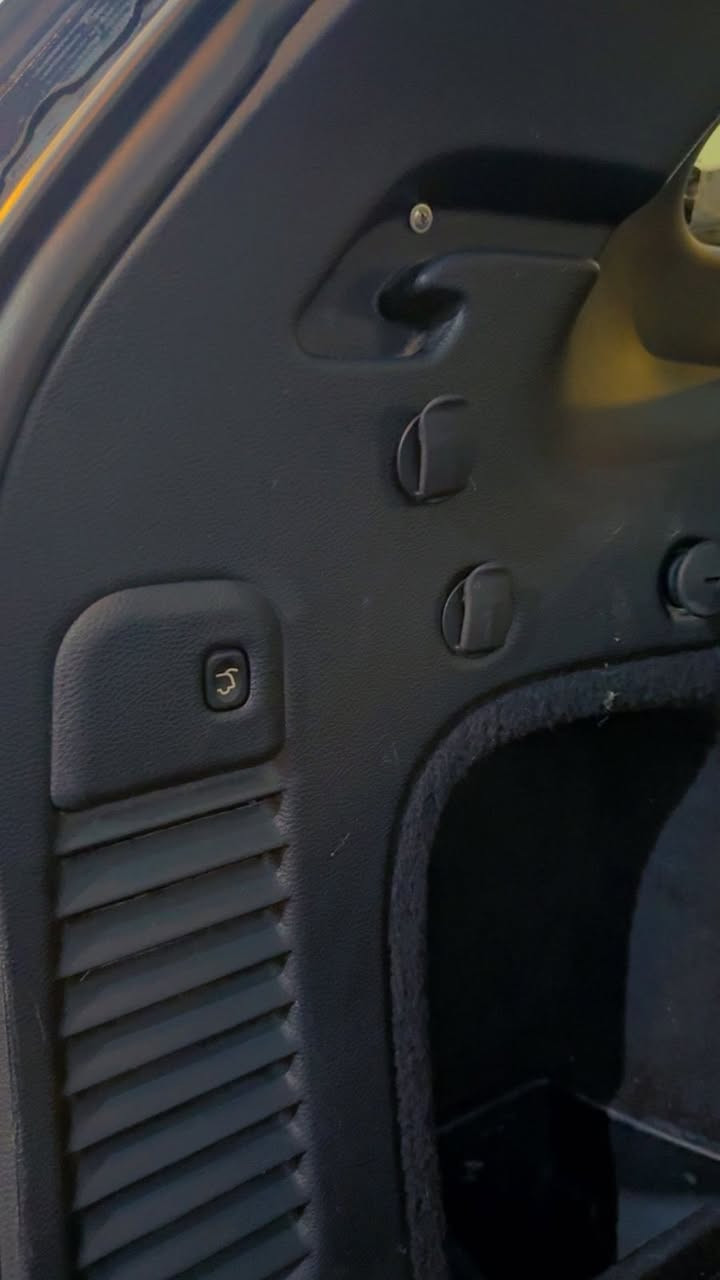 سلام عليكم جيب لاريدو  2020   ماشيه 81 مكينه 6 سلندر سياره حادثها طخطخات ومصبوغه عام سياره جاهزه من كولشي وأي نقص مابيها رقم أربيل شرط تحويل وكاله ماسوي مواصفات 
فتحه 
جنطه كهرباء 
كشنات جلد وكهرباء 
كشنات تدفئه تبريد 
فول مواصفات سياره السعر 158 شراي يتصل غير متواجد ع الفيس سونرها موضح بصوره  العنوان بغداد الرقم ***********
