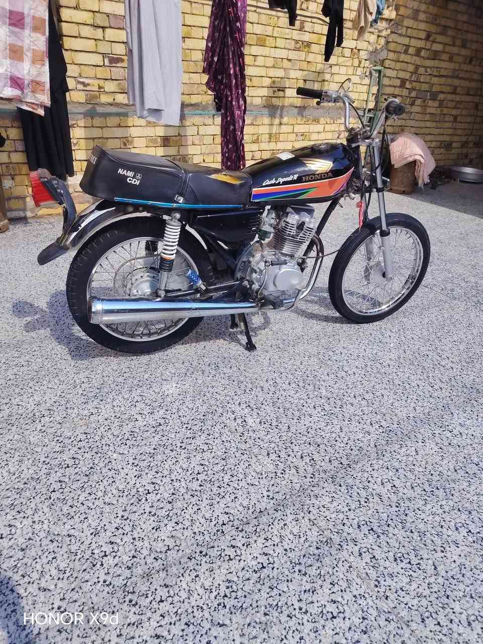 السلام عليكم دراجه للبيع نامه شلامجه 23اوراق اصولي دراجه كامله مكاني اسكان الصناعي ال بعظم عمود 1
***********
