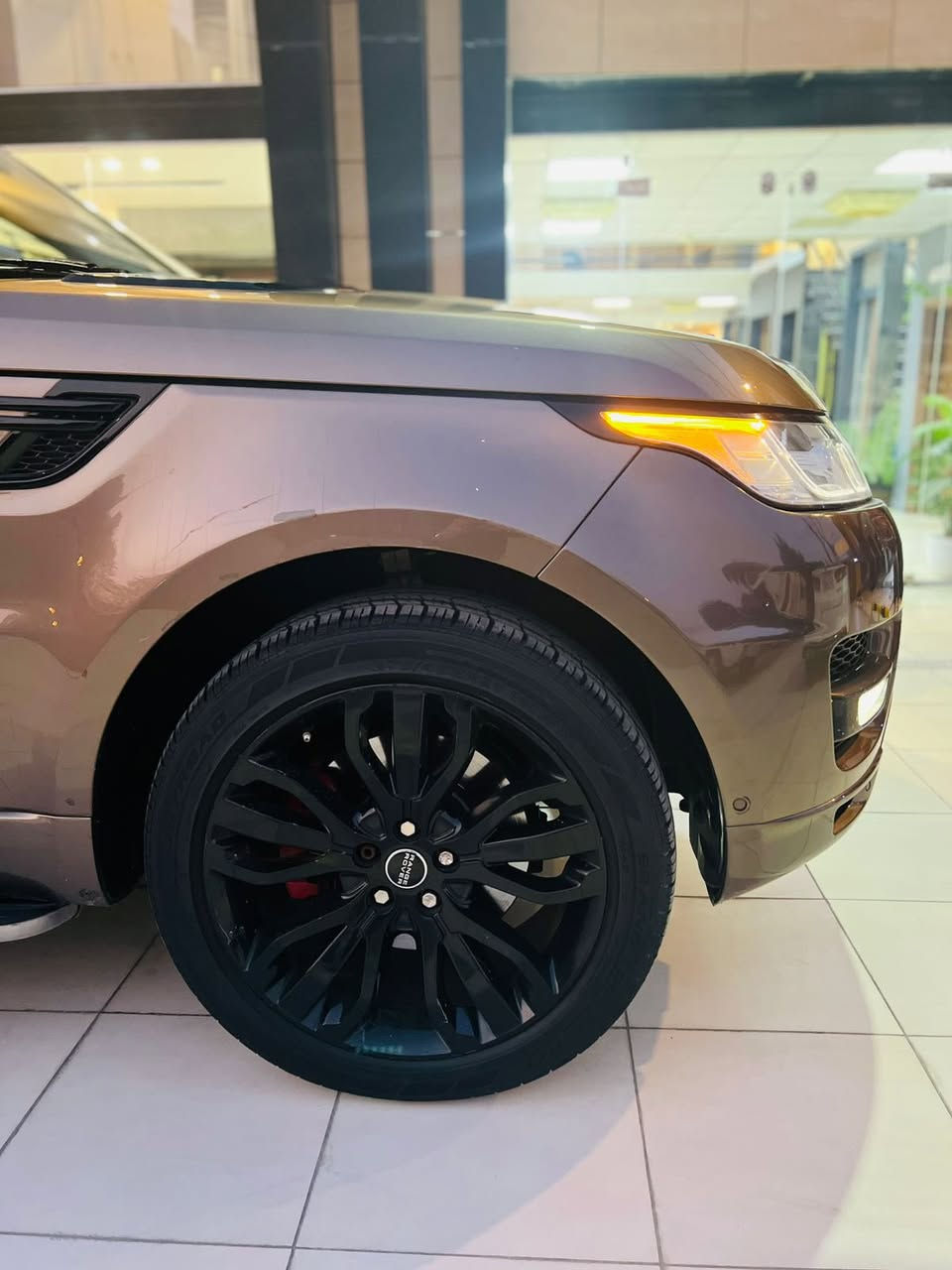 سلام عليكم
رانج روفر 2014 سبورت 
وارد الماني بدون حادث فقط صبغ دعاميات وشبر بين الباب والجاملغ الخلفي 
مواصفات 
شاشة جبيره 
كامرة 
بيبان شفط
جكات 
بجم زنون دينامك
ثلاجه
كشنات جلد 
رادرات جانبيه
بانورما 
6 سلندر 
رقم بغداد هزة جديدة بدون نقوصات بدون اي مسج 
السعرررر 26000 وبيها مجال 
العنوان بغداد اليرموك 
***********
