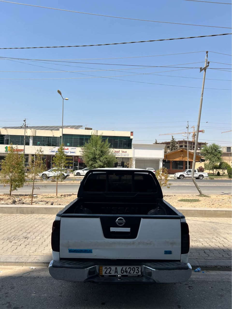 سەلام عەلیک 
نیسان ناڤارە بۆفرۆشتن
تابڵی سەیارەکی خاوێنە مۆدیل ٢٠٠٩ گێر و مەکینە بەشەرت هەموو گیانی بەشەرت بێ سبوغ تەنها دەرکەی لا سەکنی پشتەوە خەتێکی بچوکی هەیە بۆ زانیارە زیاتر پەیوەندی بکە 
*********** Singapore
