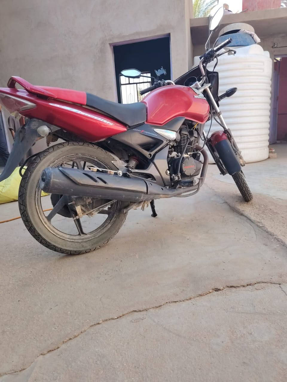 البيع هونده ياباني موديل16مسجل سنويه كامله بس تسليم رقم  مكفول كفاله عامه السعر مليونين 200 رقم صاحب الدراجه ***********
