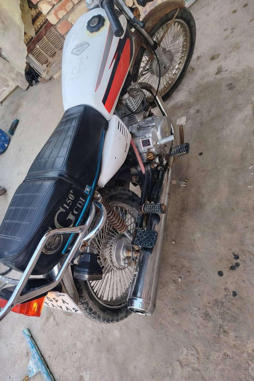 سلام عليكم دراجة تايكر للبيع موديل ٢٠١٩ أوراق اصولي السعر ٣٠٠ وبيها مجال او مراوس بسيفان جديد حتلو فرق مكان بابل وردية ***********
