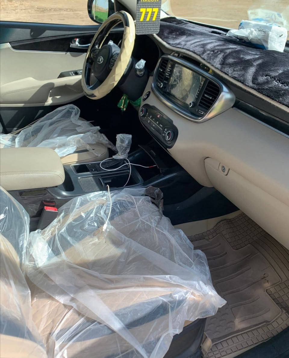 سورنتو 2018 خليجي مكفول
مكينه 6 سلندر  مكينه وكير مكفولات
فول من عده البانوراما
بصمه تشغيل
بصمه ابواب
اشارة ترحيب
كشن كهربائي
كشنات تبريد وتدفه
تبريد ثلج
تخم تاير جديد
حداديه جديده
كامره
شاشه
حساس امامي 
حساسي خلفي
تحكم استيرن
مانع تزحلق
7 راكب
سنويه جديده رقم اربيل
سياره جديده 
مكاني الصويره 
***********
