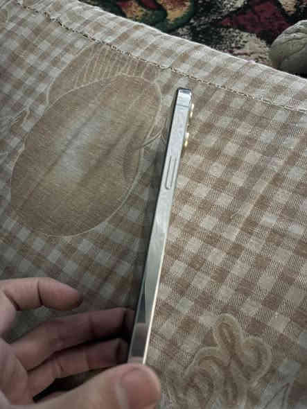 للبيع ب٥٠٠ وبي مجال بسيط ١٢برو ماكس وتر او مراوس ب١٤عادي او ١٣برو رقمي ***********
