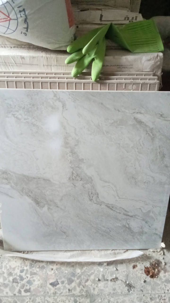 سلام وعليكم عندي بورسلين ايفا 25 متر للبيع المكان حي العامل ***********
