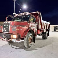 مان موديل 1981 • أحمر • تكريت صلاح الدين