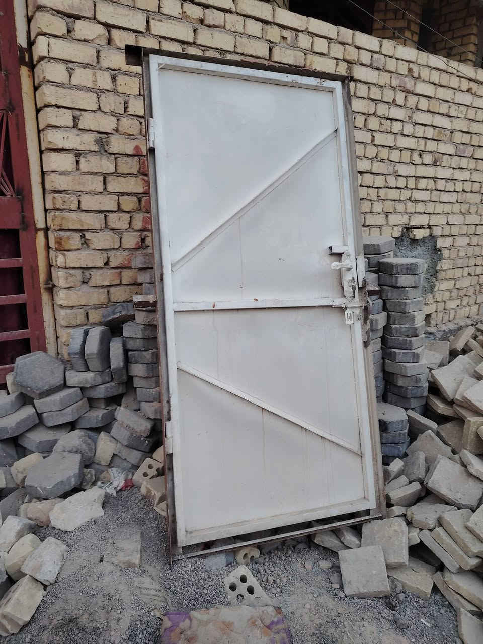 سلام عليكم باب حديد نضيفة سعره 50 شلمان مستعمل نظيف السعر المتر 9 المكان قضاء القاسم الجديدة الرقم ***********
