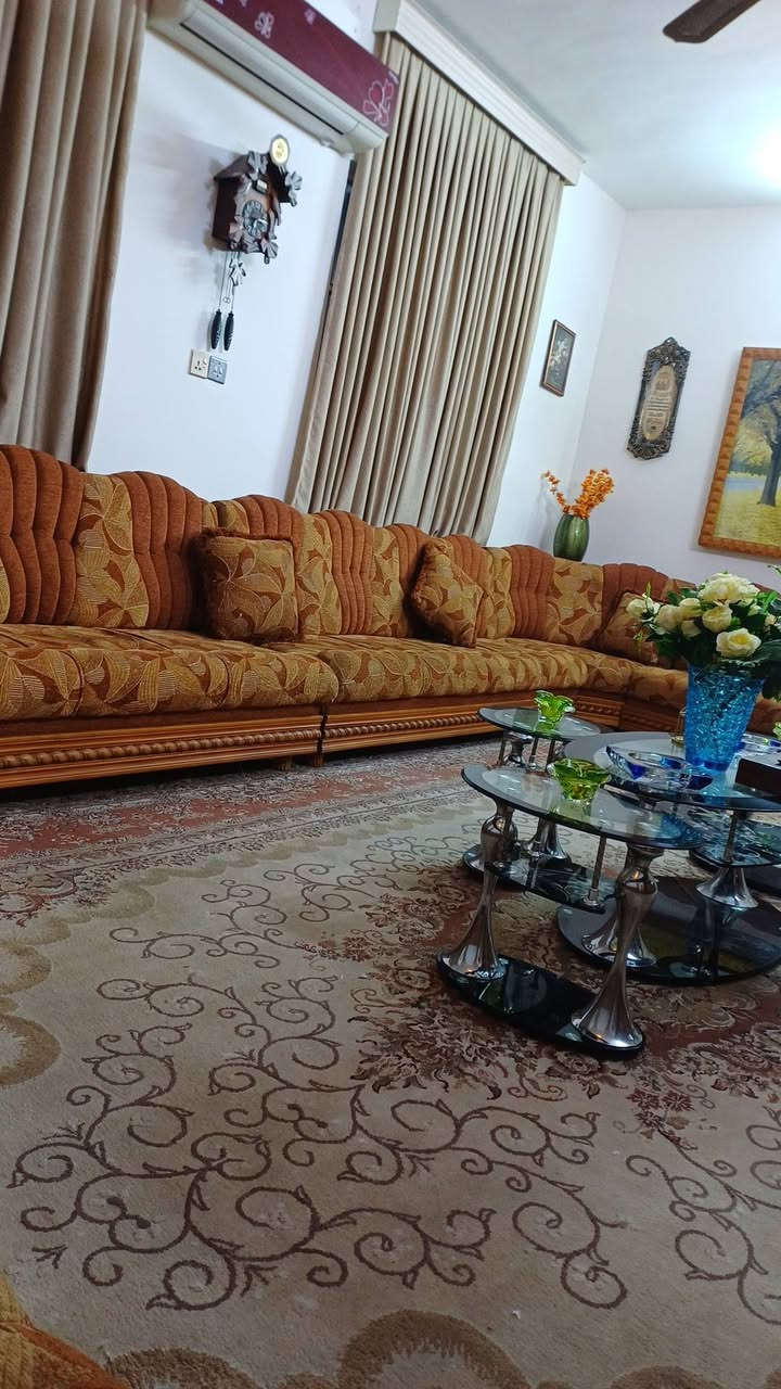 ديوان للبيع 12متر السعر 500.000الف  الرجاء عدم المراسله خاص اذ لم تكن شراي.                                   الرقم ***********اسيا
