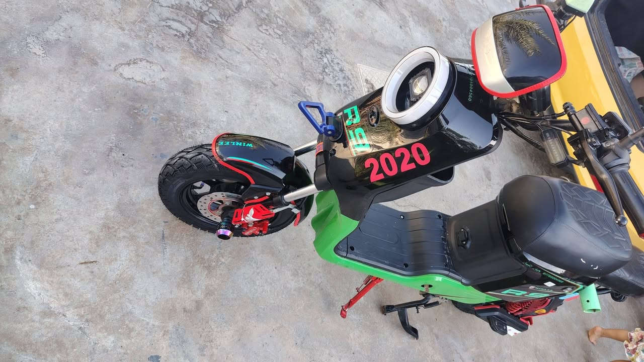 سلام عليكم دراجه R9مديل2026 جديده
نضام رجوع للخلف
اربع سرعات
خمس بطاريات ونلي 32امبير
زوج تاير جديد  لل استفسار
***********
متواجد فيس
