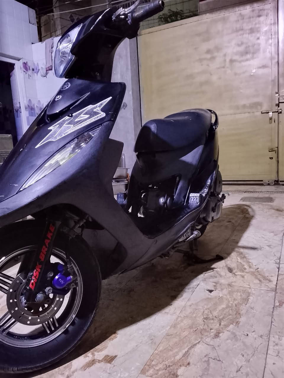 السلام عليكم
ماكس 49 بلاد ما مفتوحة (ناشفة ) كلهة ختم واحد مزود بيهة اشياء بسيطة ويل وشيال وعضمات بريك كفرات فول ملاح وفول نضافة لا ليط طاكة ولا كسر وضع بلاد نقصهة باتري شغالة لاخر حباية برغي ما ناقصهة وبيهة صالنصة صجمية بلاد السعر 750 وبيهة مجال حك جيتك مكاني كربلاء


**إذا كنت صاحب هذا الإعلان وتريد حذفه لأي سبب، رجاءا أرسل رسالة إلى الدعم الفني**