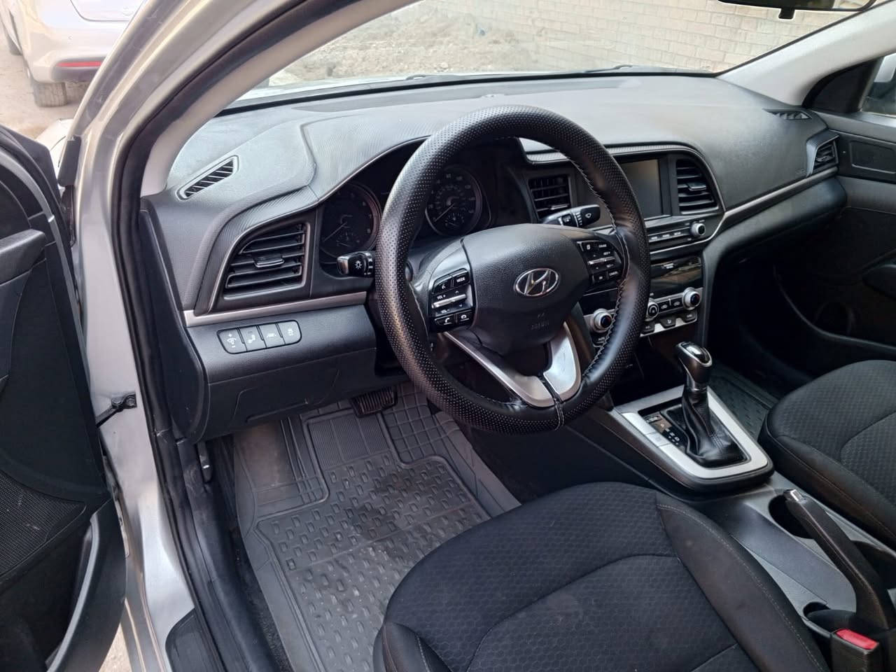 السلام عليكم
من رخصة الادمن

النترا أمريكي موديل 2020

حادثهة قطعتين مرفوقة بالصور

اي نقص مابيهة مكينة كير ممفتوحات

حدادية الصدر جديدة

رادار وشاشة وكامرة وتحديد مسار وبعد بيهة مواصفات

ماشية 60 ألف 

مكاني الجادرية 

***********

السعر 127
