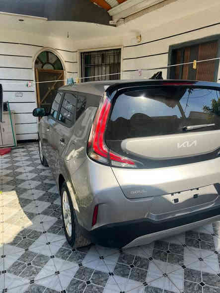 السلام عليكم 
كيا صول 2025 دخول جديد 
ماشية 26 ألف ميل 
حادثها تصليح الدعامية الخلفية وبارد بحجم إصبع بالجاملغ الخلفي أما الباقي كفالة عامة محركها دوش 2000 
والسيارة ممتلئة بالمواصفات عدا فتحة السقف 
سعرها 170 ورقة 
للتواصل واتساب أو إتصال 
***********
