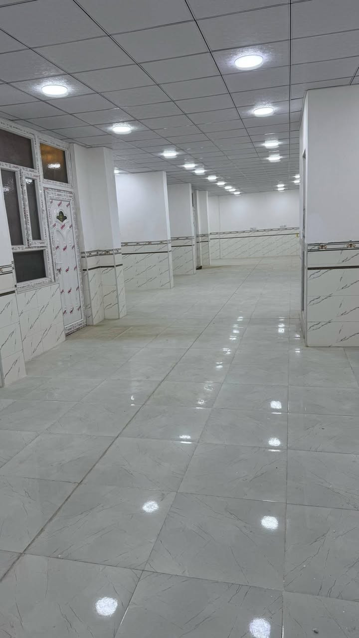 بناية للايجار بناء حديث 2025 غير مشغولة ٣ طوابق تصلح مجمع طبي او مكاتب او مركز تجميل مساحة الطابق الواحد 150متر مربع  كل طابق له مدخلين ويكون التقطيع حسب الطلب
 
العنوان العروبة الاولى قرب تقاطع الركن الذهبي مقابل جامع ابو الفضل العباس ..
للاستفسار ***********
