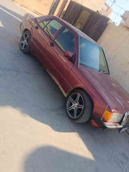 السلام عليكم
سياره مارسدس 190طيارين 

كير محرك شرط تبريد تدفئه  سنويه ل30

رقم اربيل شرط التحويل السياره خير من الله  مصبوغة جماليه وبيها صبغ بالبنيد فقط السعر 48 وبي مجال اتصل وتدلل *********** مكاني كركوك قضاء الحويجه
