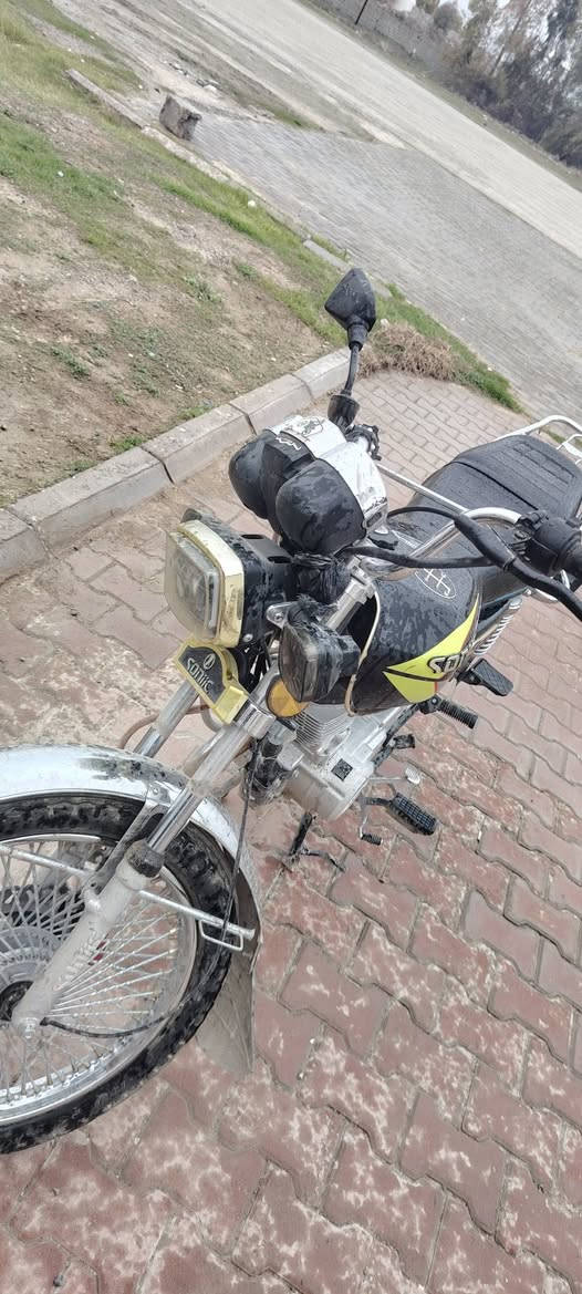 سلام عليكم دراجه سونيك للبيع موديل 24 محرك كبس ما مفتوح برغي  صالنصه رياضي كهربائيات كله شغاله دبلات جديده بلادي 4 كير دراجه احلى من الصور السعر 675 وبيه مجال حك الجيه: العنوان كركوك: مفرق شوان قرب مطعم ميديا
رقم الهاتف: ***********
