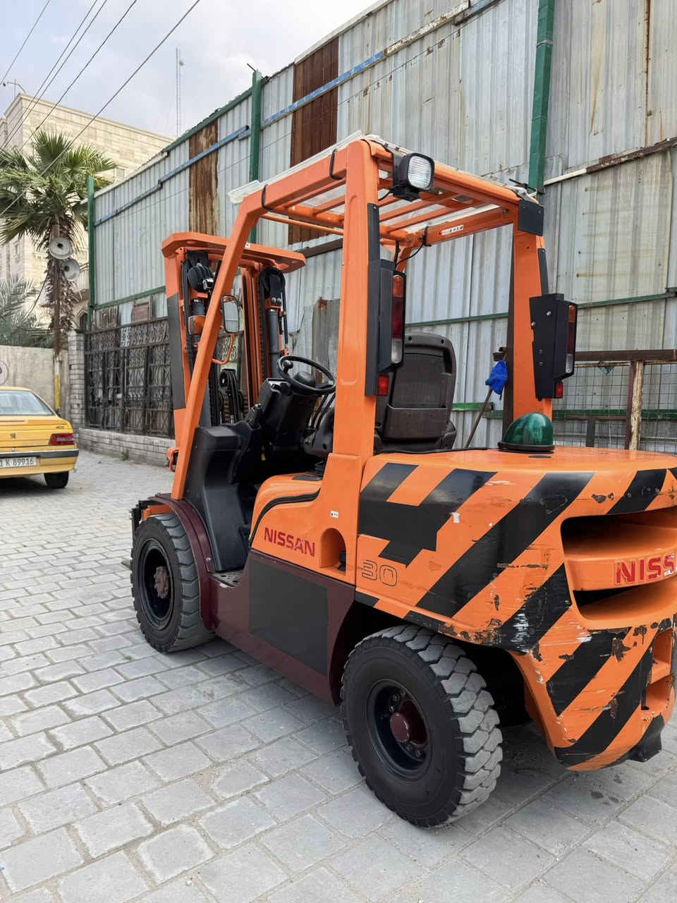 السلام عليكم 
رافعة شوكية نيسان الحجم (3)طن (3)حركات (3)سلايتات موديل 2013
محرك ديزل وارد يابان 
للعم مستخدم يابان فقط 
ساعات العمل 2000 ساعة
الرافعة مكفولة كفالة عامه ع وضعية الشركة
العنوان بغداد باب الشيخ تقاطع الكرينات كراج الحرباوي
الاستفسار الاتصال ع الرقم أو عبر الواتساب 
*********** باداره سامي الخزعلي 
يوجد خدمة توصيل لجميع محافظات العراق ￼
‏
