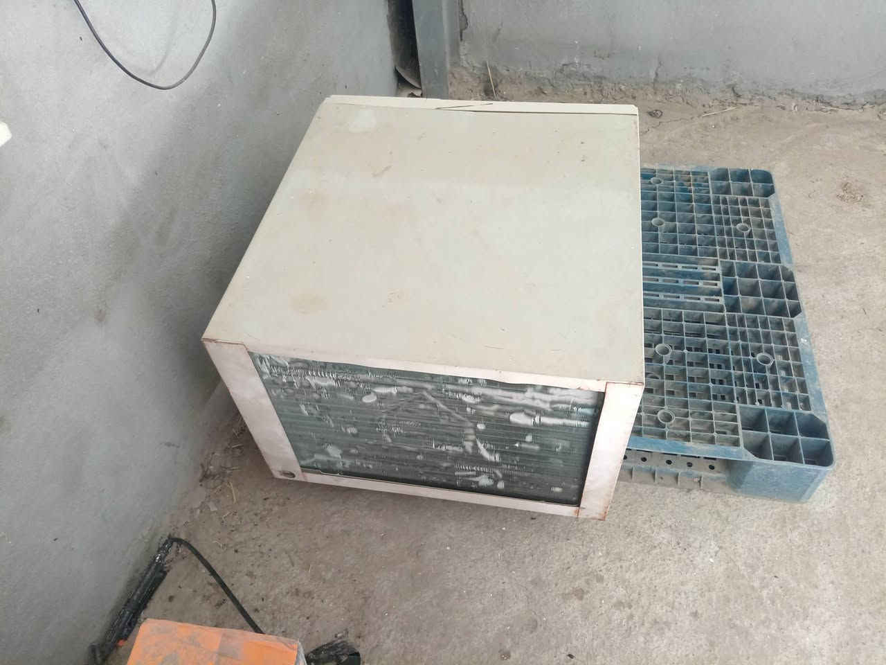 السلام عليكم للبيع مبردات العدد 2 السعر الوحده 75 ومكيف السعر 400 وبي مجال قليل ابيع شرط الشغل وضمان يومين للستفسار لاتصال ***********/***********
