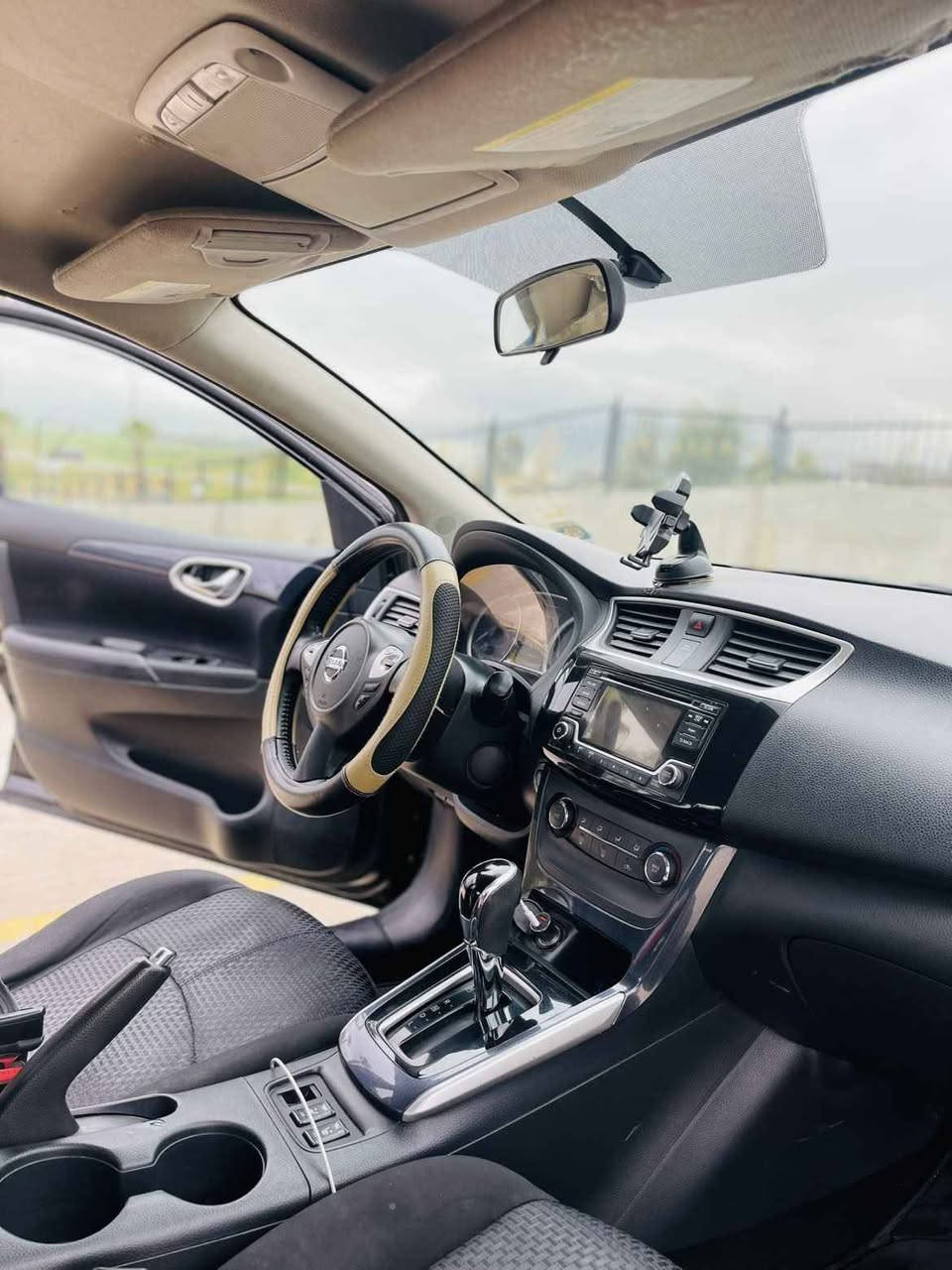 نيسان سينترا ٢٠١٦ فول موصفات  بصمه كوشن هيته ر كاميره شاشه ويل  ٣ قتعه سبخ سعر ١٠٥  رقم تلفون *********** دهوك, العراق
