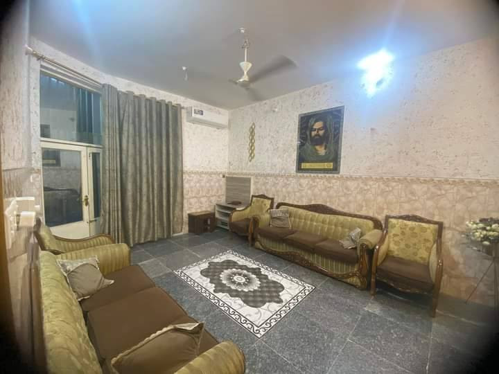 عندي بيت المعملجي خلف مدارس الوارث البيت جاهز من كلشي طابق واحد قرار ٢٥ واجهيه ٨ مساحه 100 متر طابوق كونكريت سعر مناسب  للتواصل
***********
***********
