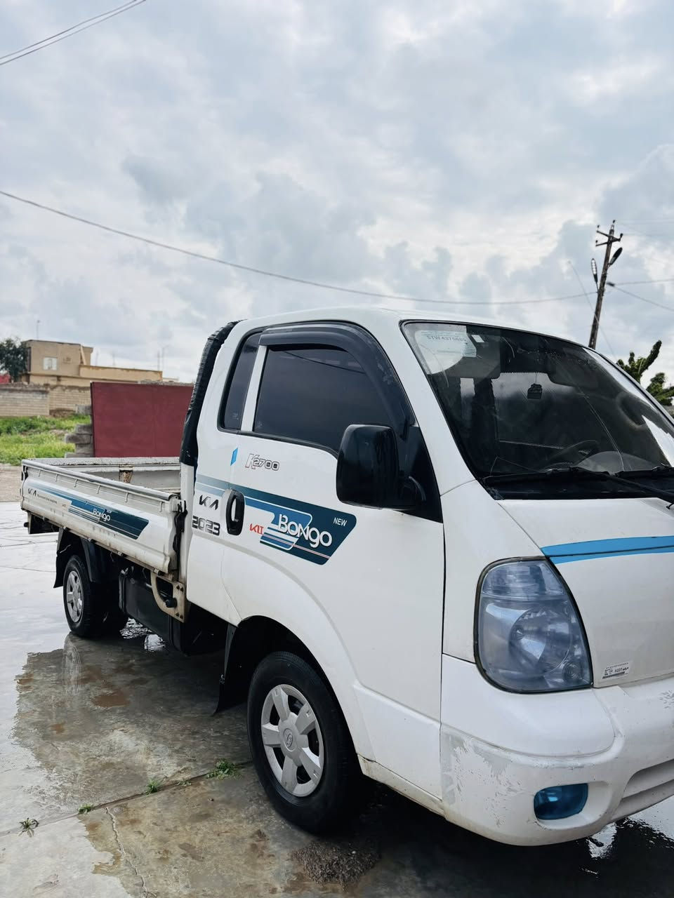 سلام عليكم 
كيا حمل للبيع 
موديل 2010 
كير ومحرك شرط 
تواير وصدر نص عمر
السعر 65 وبيها مجال يرهم مراوس شعندك نزل 

الرقم ***********
