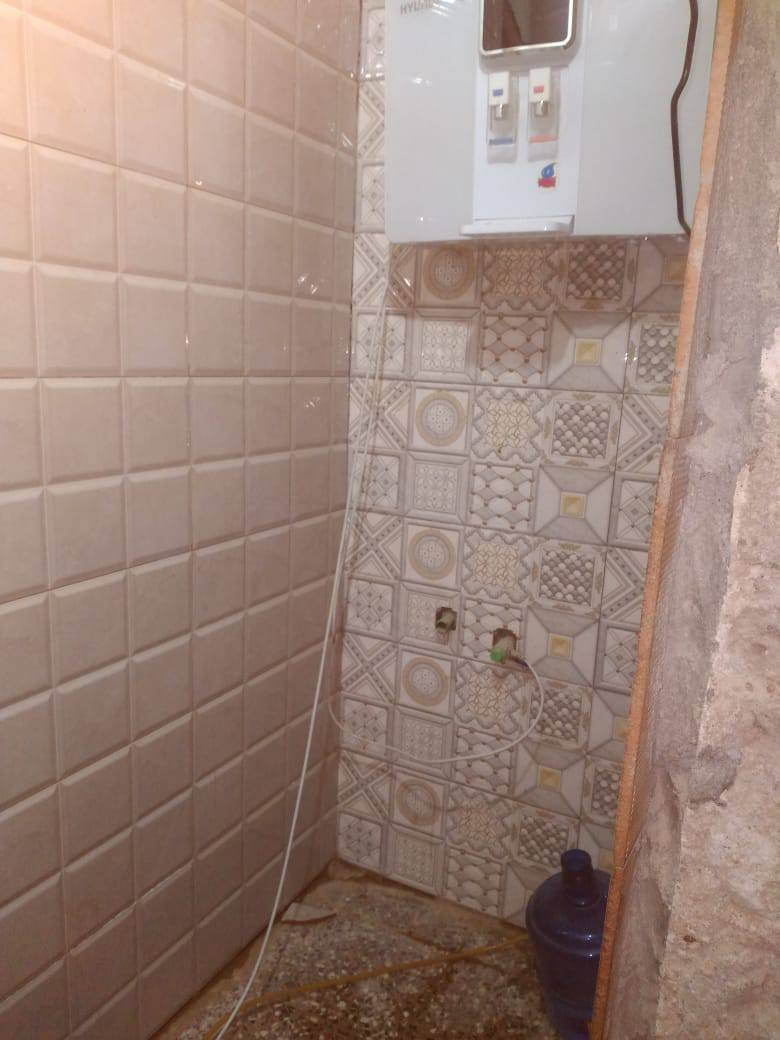 السلام عليكم 
بيت مساحه 120متر يحتوي ع غرفتين وصاله واستقبال وحمامات ومطبخ البناء بلوك 
الموقع النجف الكوفه شارع المعمل خلف مدرسه الاهرام 
السعر 15مع المجال 
للاستفسار الاتصال على الارقام التالية 
***********
***********
