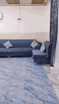 السلام عليكم بيت للبيع 
 بحي التأخي الاولى قرب جامع الرحمن مساحة البيت 165 متر  البيت كله كاشي مرتب غرفتين نوم وهول وغرفة معيشة ومطبخ واستقبال  البيت  مكانه كلش مرتب 
 السعر 42 مليون قفل 
***********
