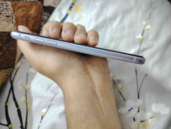 موبايل ايفون ١١ عادي ذاكره ٦٤ بطاريه ٨٣ مبدل شاشه اصليه فيس ايدي شغال الجهاز لون بنفسجي نضافه ١٠٠ % للبيع السعر ٢٥٠ شراي تعال خاص او اتصل على الرقم *********** بي واتساب
