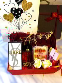 هدية عيد الحب • مستحضرات تجميل • منحفات