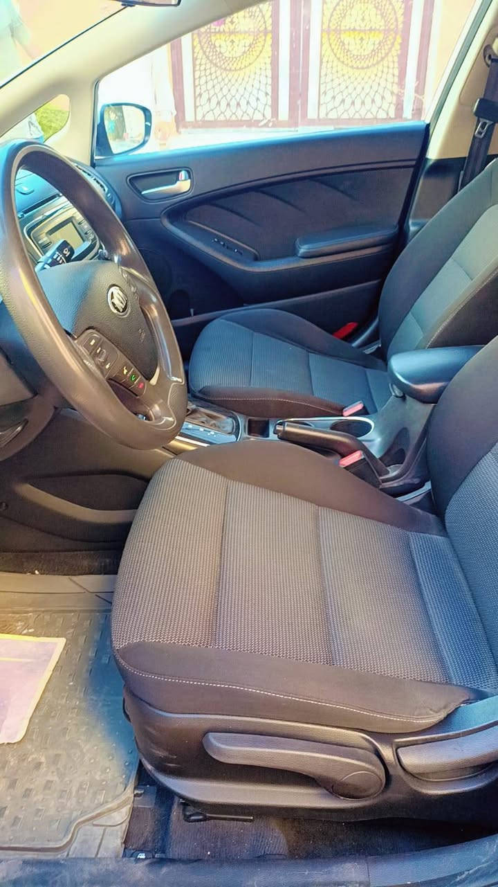 السلام عليكم كيا فورتي موديل 2017
سياره بدون حادث بدون قطرة صبغ بدون بارد ماشيه 140 ميل
رقم بغداد انكليزي باسمي مكاني بغداد السياره رايده ب128 وبيه مجال بسيط حك الجية ‏‪0770 896 6866‬‏
