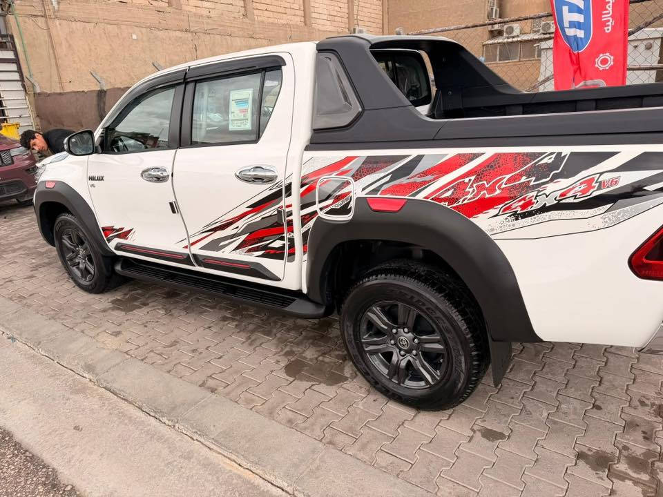 السلام عليكم سعر مناسب 
تويوتا هايلوكس تي آر دي ساز إم الضمان موديل 2025  ماشيه ٧ ألف 
6سلندر  فول مواصفات كشنات تبريد رادارات جديده كارتون بيه ملاحضه بسيطه جدا  رقم سليمانية 
مكان ديالى مقدادية بيع مستعجل لظرف طارئ 
للاتصال ***********
