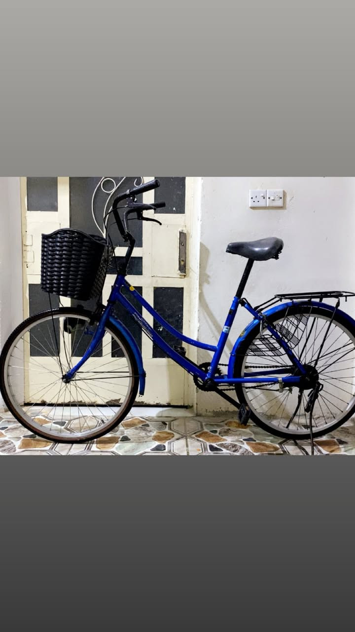 سلام عليكم بايسكل للبيع حجم 24نضيف سعره 60وبي مجال الشراي عنوان  بعقوبه تحرير ***********
