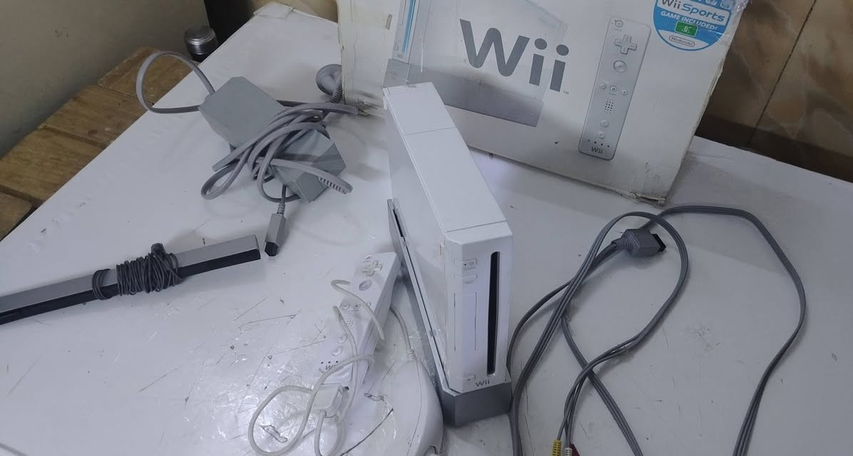 جهاز نينتيندو ووي / nintendo wii للبيع مع رموت واحد و قرص wii sports بسعر 90 الف 
للإستفسار التواصل على الخاص


**إذا كنت صاحب هذا الإعلان وتريد حذفه لأي سبب، رجاءا أرسل رسالة إلى الدعم الفني**