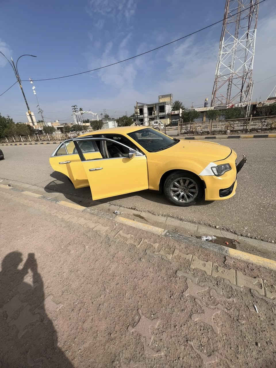 ١٢ كندي 
غاز بانزين 
أدمه عامه اكسن جديد 
باتري طخم تاير 
سلف دينمو 
سياره نقصها فقط حداديه
سونار مرفق
خطها عماره بصره 
مصفره من هيئه مرور ***********
