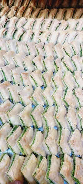 السلام عليكم واهلا وسهلا بكم
 يوفر لكم ( يوسف الحلواني ) كل ماهو جديد من اصناف الحلويات التركي والسوري والعراقي اسعارنا تنافسيه جمله مستعدون تجهيز كافه المحلات والمعارض والمناسبات موقعنا بغداد تتوفر خدمة توصيل داخل بغداد ***********
