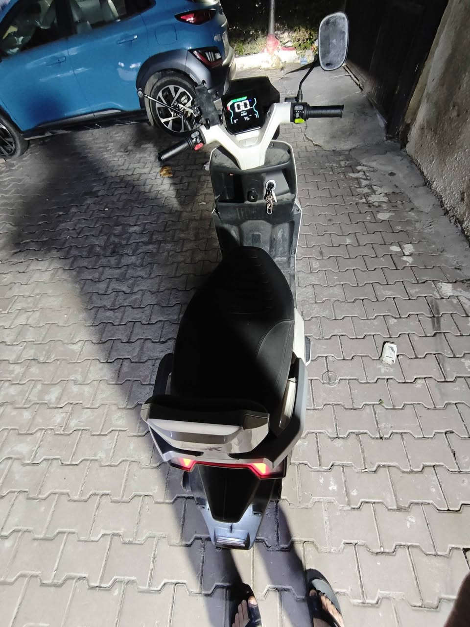 سلام عليكم شباب دراجه شحن البيع استخدام  قليل جداً فقط لا غير  دراجه عالميه الله شاهد  كلها كامله مكمله كل وعيب مابيها امانت الله  تجي مواصفات عالميهه وماخذها من مؤيد طيارة وصل الضمان بيها
الموديل 2025 
النوع ABK العالميه 
البطاريات 6 دبل
التحويلا ت1.2.3
السرعه 65 حقيقي يعني 
دبل إشاره 
جهاز انذار السرقه 
قفل ستيرن +قفل بصمه 
لونها كلش مميز 
كشن سياحي  VIb
نضام ABS
نضام USB
نضام R رجوع الخلف
طارات جبلي 
بريكات دسكات دهن 
أطارت جوبلس 
لدات اماميه وخلفيه 
اسطابً لايت 
شاحنه ذات شحن سريع ويقاف ذاتي  
اشاير رباعيه 
سعرها ٩٥٠ الف
اي استفسار اتصال 

***********

