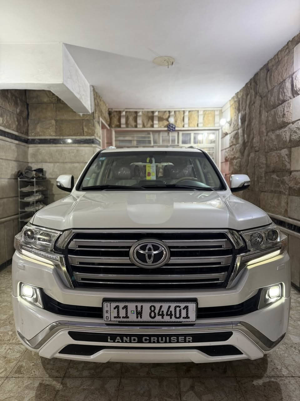 السلام عليكم
للبيع تويوتا لاندكروز 2018 بريم اصل ام الدفدي 

مكفوله كفاله عامه من قطره صبغ مغلفه bbf بالكامل ماشيه 40 حقيقي السياره جديده بمعنى الكلمه مال بيت  محرك 6سلندر 4000مواصفات فول واحد على واحد رقم بغداد الدولي الجديد بسمي شخصياً للستفسار الاتصال *********** مكاني بغداد
