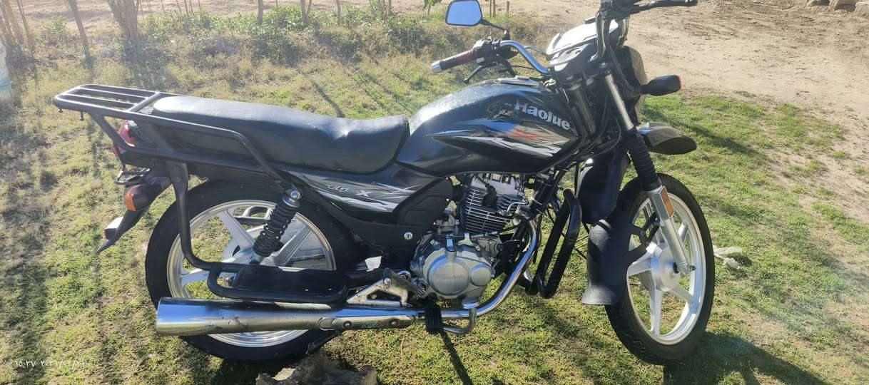 هاوجي قفاز موديل 20 مكمرك وكامل سعر 950 ولي مجال مكاني جزيرت الخالديه ***********
