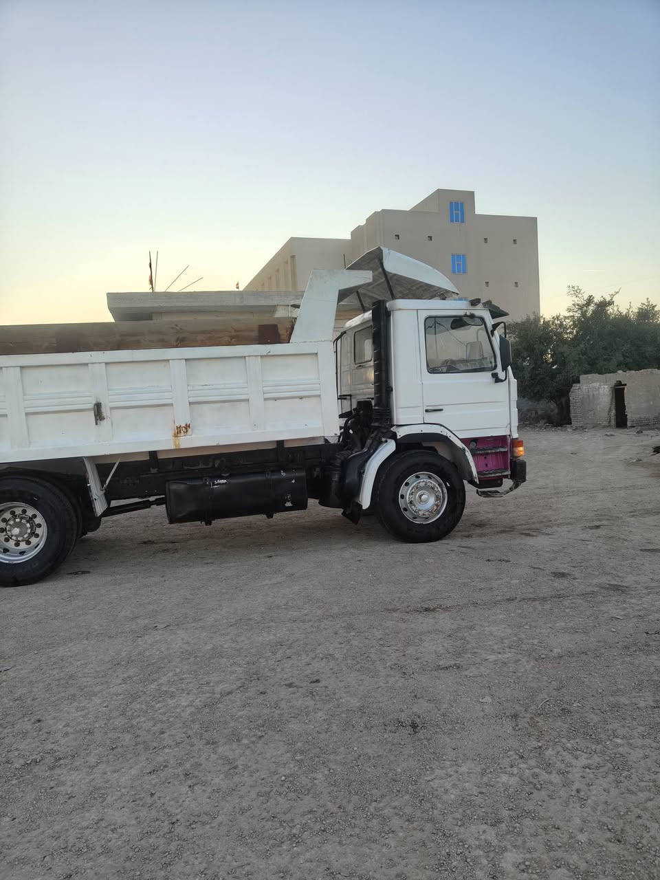 السلام عليكم سياره سكانيا 112سياره جاهزه ما ناقصهه برغي بسمي تحويل ثاني يوم للاستفسار رقم الهاتف*********** غير متواجد عل الخاص
