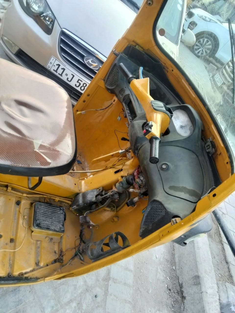 سلام عليكم تكتك بياجو للبيع مستعجل على بيعته التكتك نضيفه و حلوه كهربائيات شغاله موديل2018 سعر 1700رقم بلديه اوراق كامله الرقم ***********
